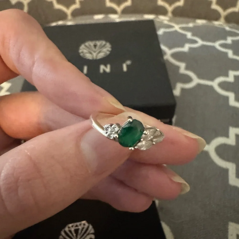 Elegant Sterling Silver Ring with Emerald Gemstone and Swarovski Crystal